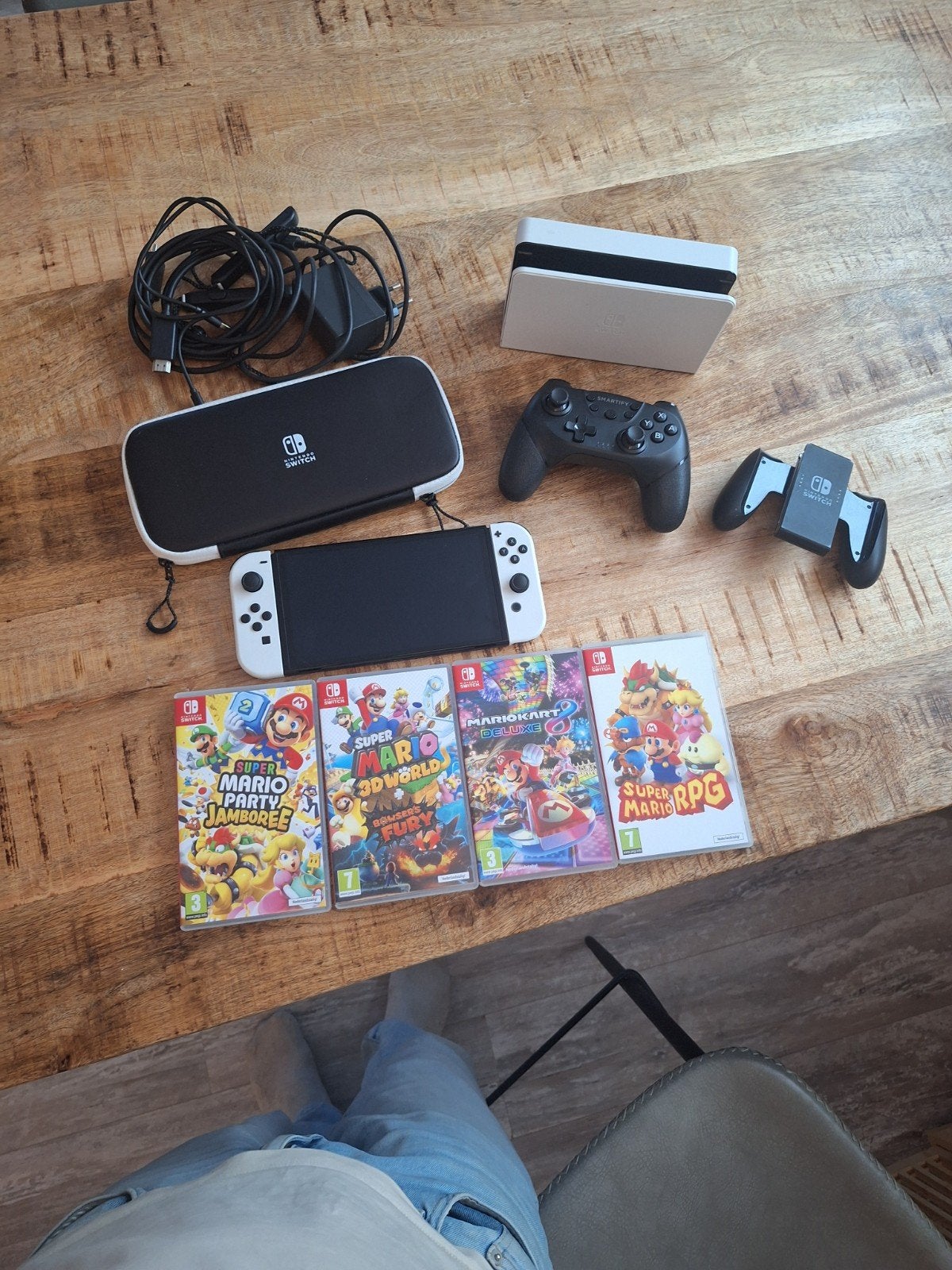 Nintendo Switch OLED met 2 controllers en 4 games, Spelcomputers en Games, Switch OLED, Met games, Met 2 controllers, Ophalen of Verzenden