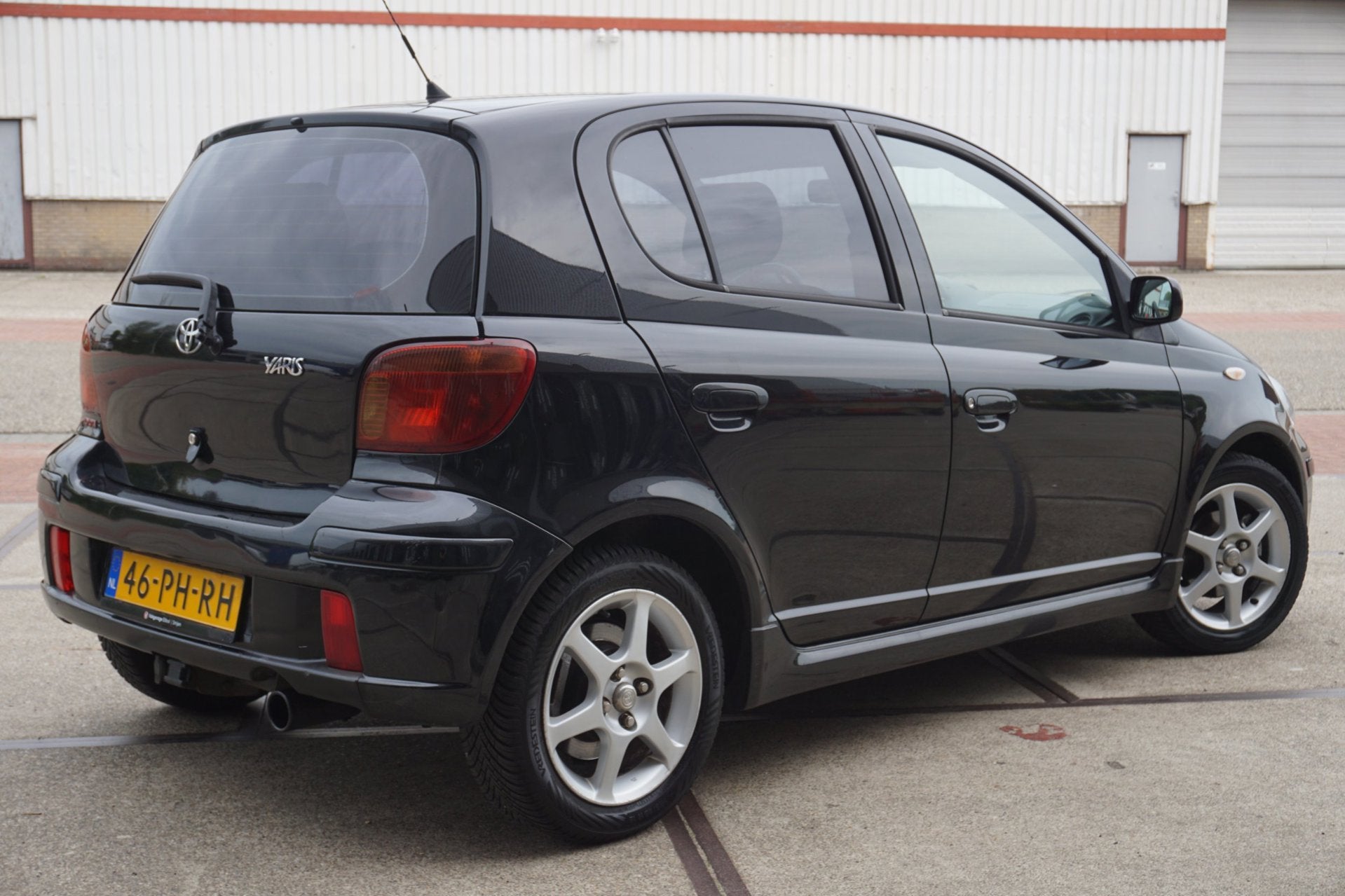 Toyota Yaris 1.5 VVT-i T-Sport, Auto's, Gebruikt, 4 cilinders, 400 kg, Zwart