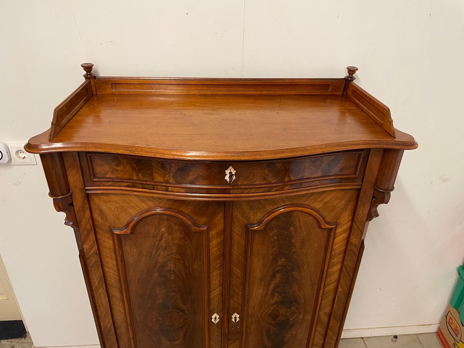 Antieke Biedermeier Mahonie Vertico / Meidenkast, Ophalen