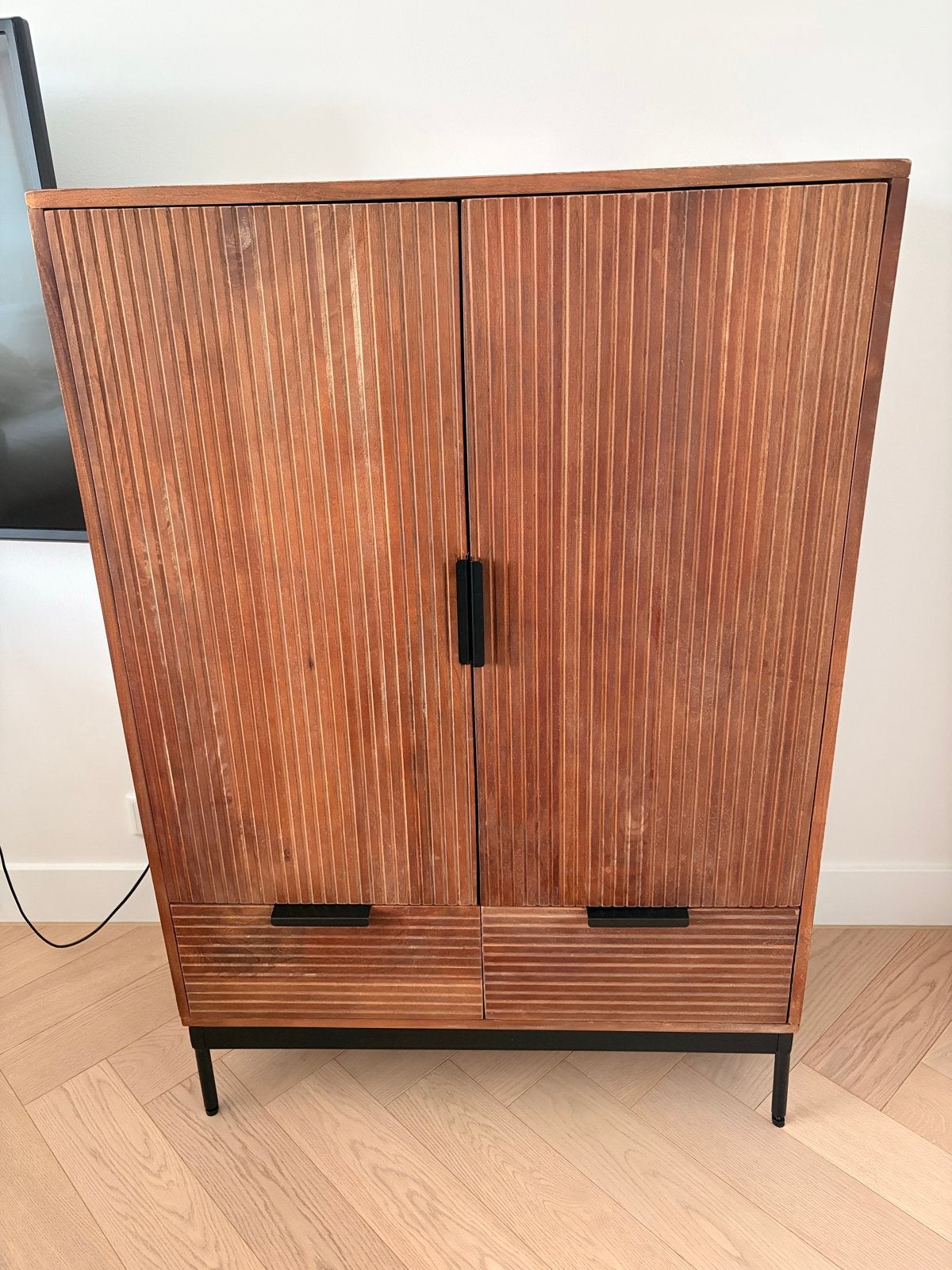 Massief houten kast met 2 lades en 2 deuren, Ophalen, Gebruikt