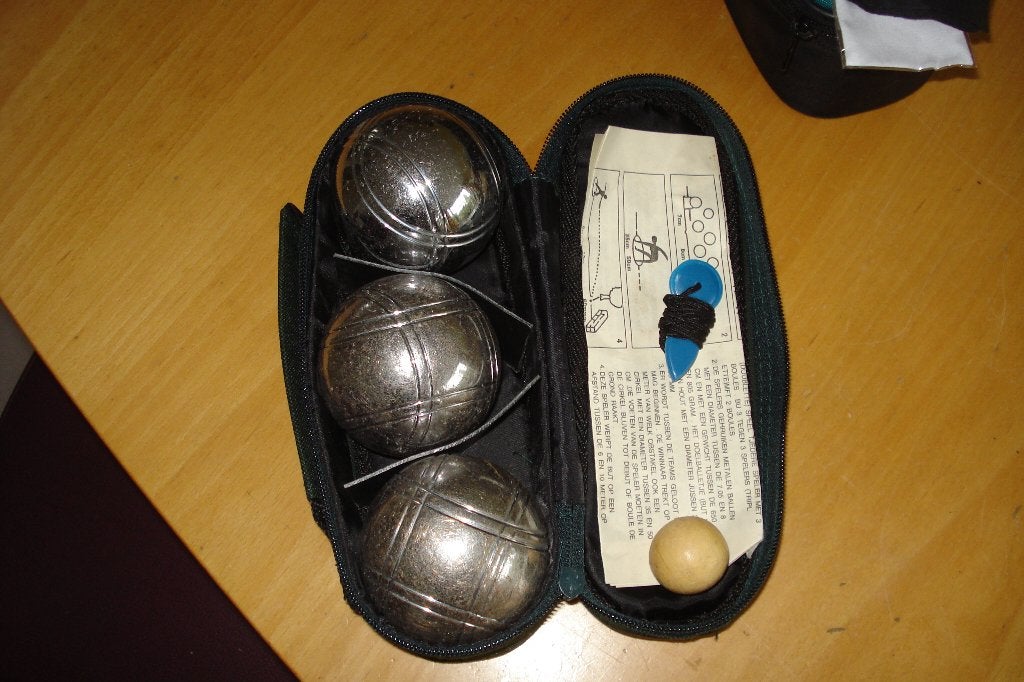 Tasje met 3 jeu de boules ballen, incl but en magneet, Ophalen of Verzenden, Gebruikt, Bal