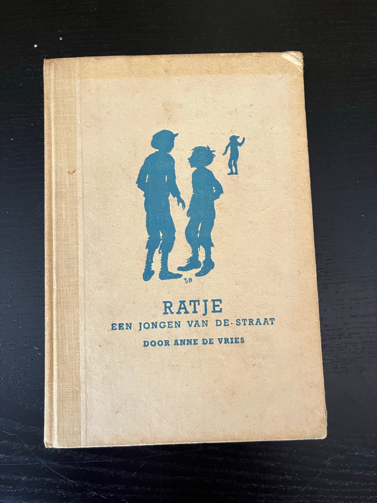 Ratje: Een Jongen van de Straat - Anne de Vries (10e druk), Ophalen of Verzenden, Gelezen, Fictie algemeen