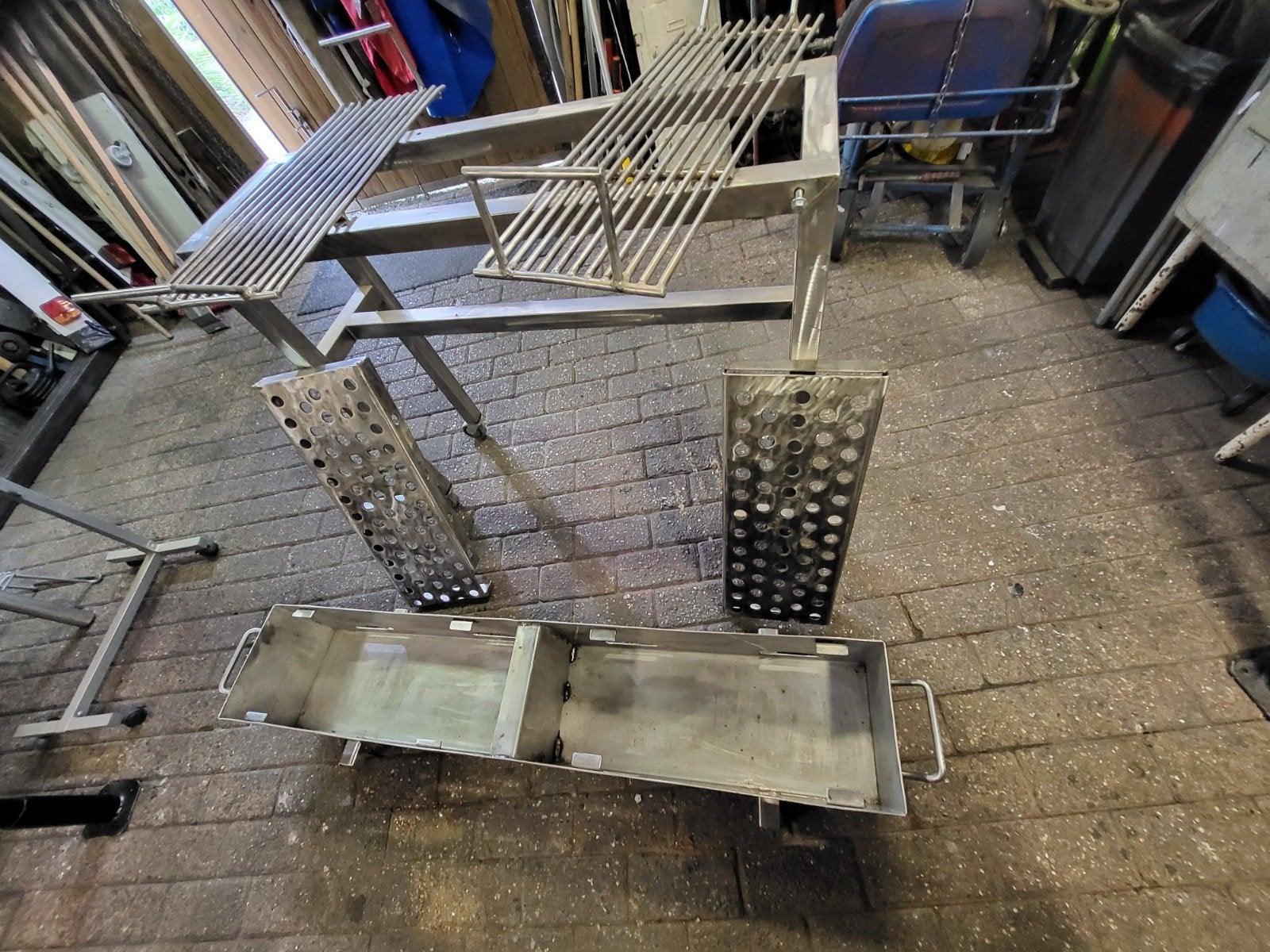grote barbecue van rvs 3mm dik, 100 liter of meer, Ophalen, Transportkar