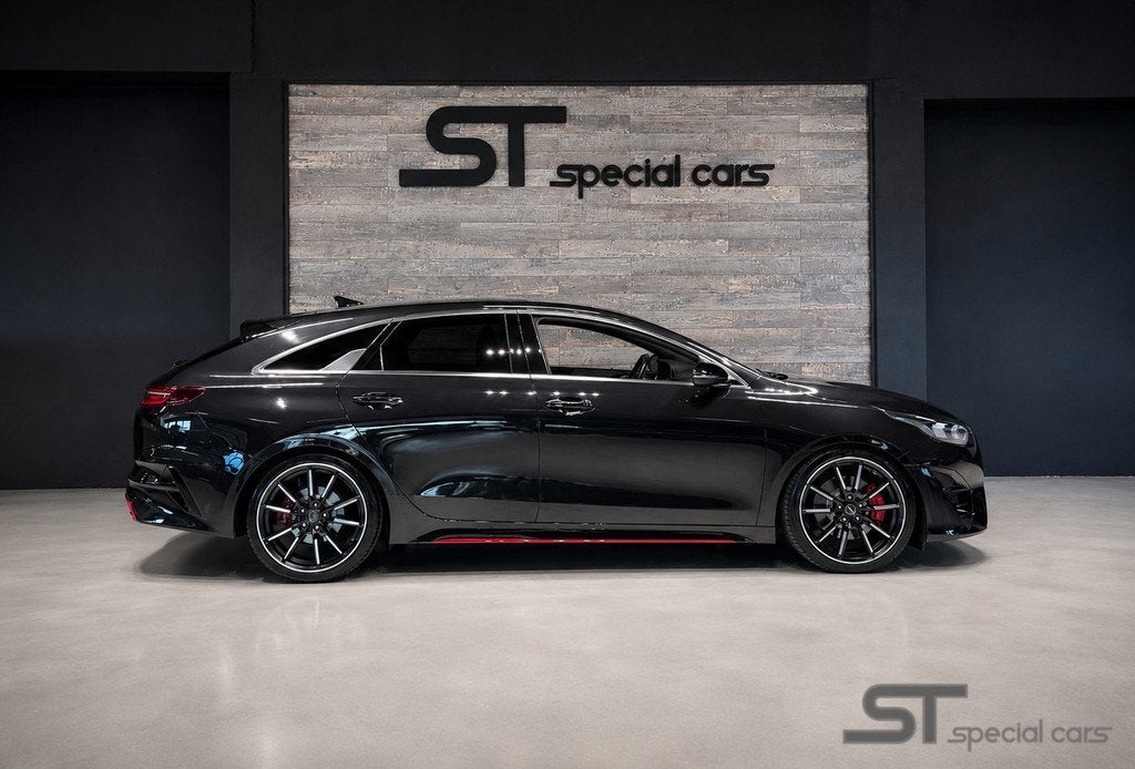 Kia ProCeed 1.6 T-GDi GT|Bastuck uitlaat|19 inch, Auto's, Kia, 15 km/l, Gebruikt, Met garantie (alle), Zwart