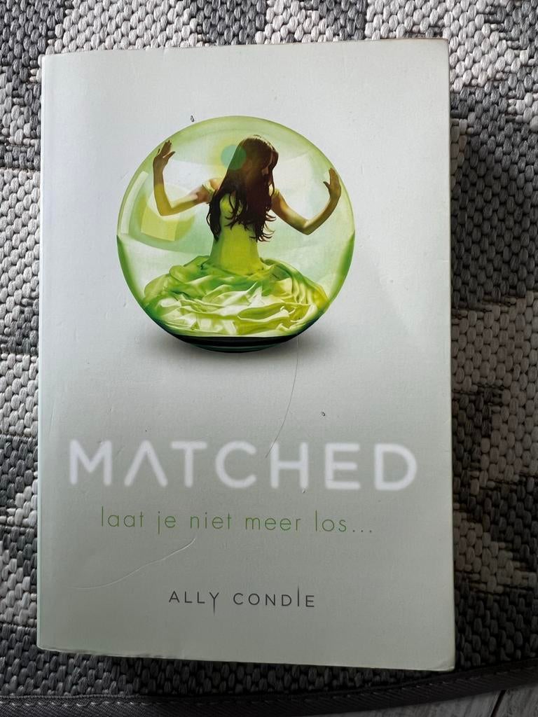Matched - Ally Condie (Jeugdboek), Boeken, Ophalen of Verzenden, Zo goed als nieuw