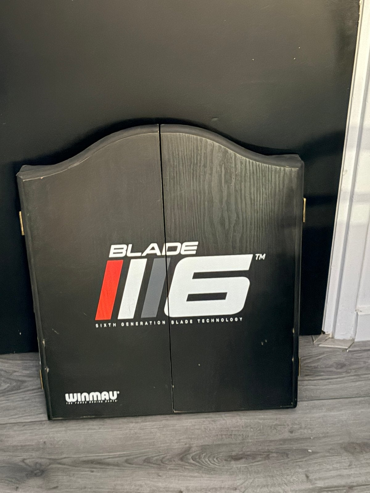 Winmau blade kast voor je dartborf, Ophalen, Zo goed als nieuw, Dartbord