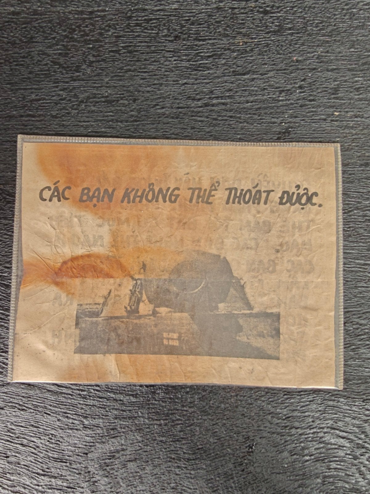 Vietnam War Propaganda Leaflet Sent by the Artillery... prop, Verzamelen, Ophalen of Verzenden, Landmacht, Amerika, Boek of Tijdschrift