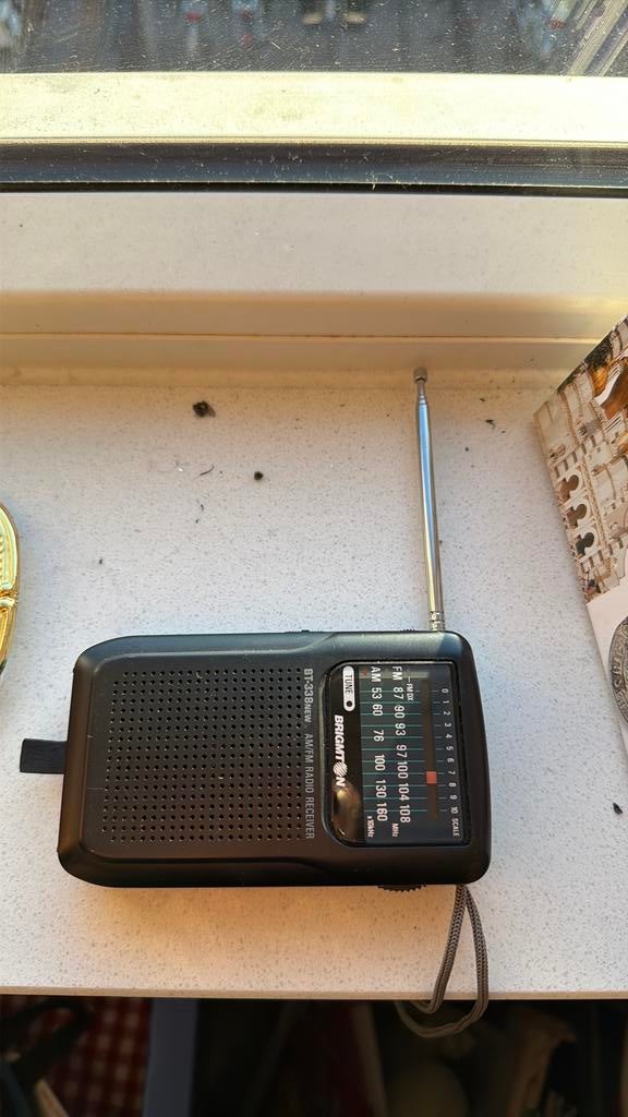 Draagbare radio op batterijen, Ophalen of Verzenden, Zo goed als nieuw, 500 kanalen of meer