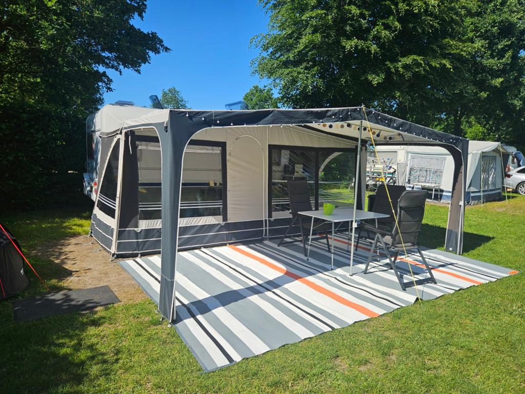 Dethleffs Camper 450DB uit 2006 met voortent en luifel, Caravans en Kamperen, Caravans, Rondzit, Frans bed, 750 - 1000 kg, Kachel
