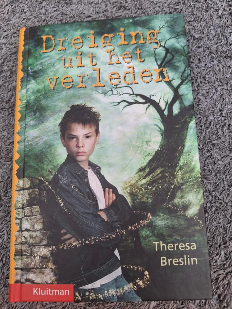 Dreiging uit het verleden - Theresa Breslin, Ophalen of Verzenden, Zo goed als nieuw, Theresa Breslin, Fictie