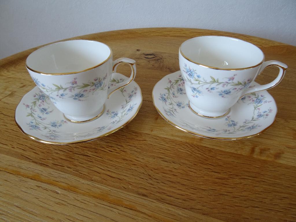 2 kop en schotels Duchess Bone China Tranquillity, Ophalen of Verzenden, Zo goed als nieuw, Overige stijlen, Kop(pen) en/of Schotel(s)