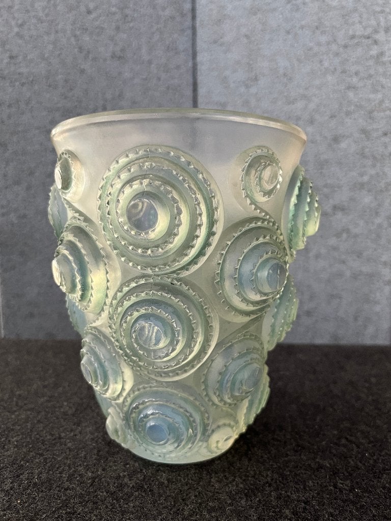 antique René Lalique 1930s vase Spirale opalescent glass, Antiek en Kunst, Ophalen
