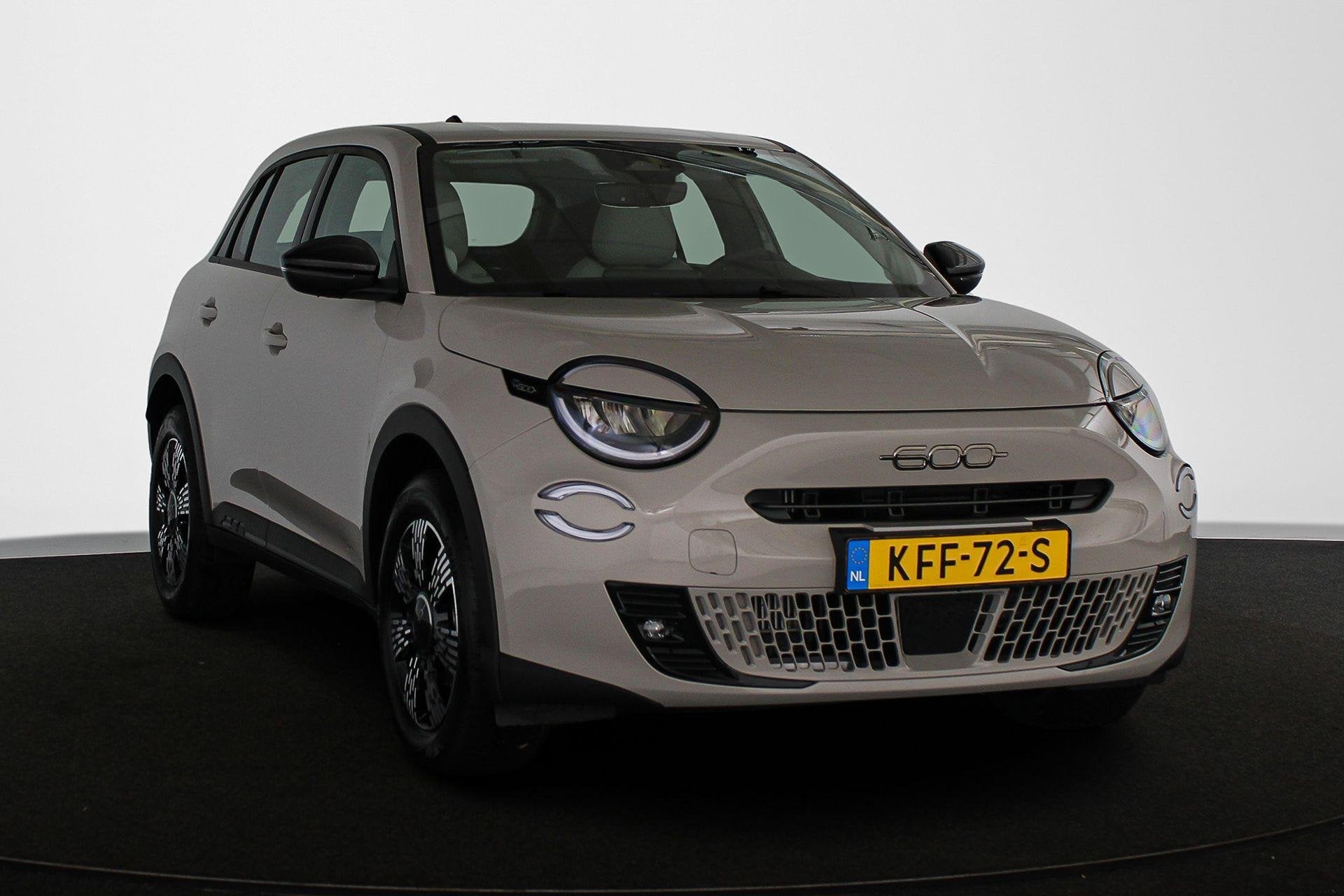 Fiat 600 1.2 Hybrid Icon Automaat Apple CarPlay 17", Auto's, 145 pk, Stof, 1199 cc, 620 kg