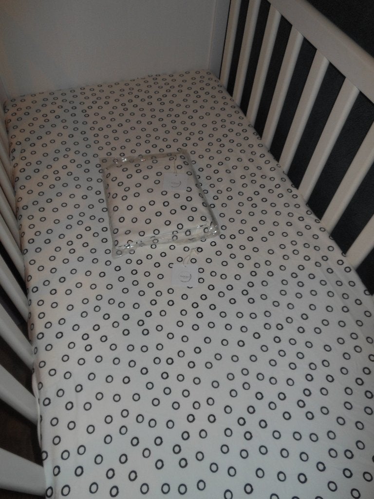 NIEUW: Petit Juul Ledikant Hoeslaken (Handgemaakt in NL), Jongetje of Meisje, Nieuw, Ophalen of Verzenden, Wit