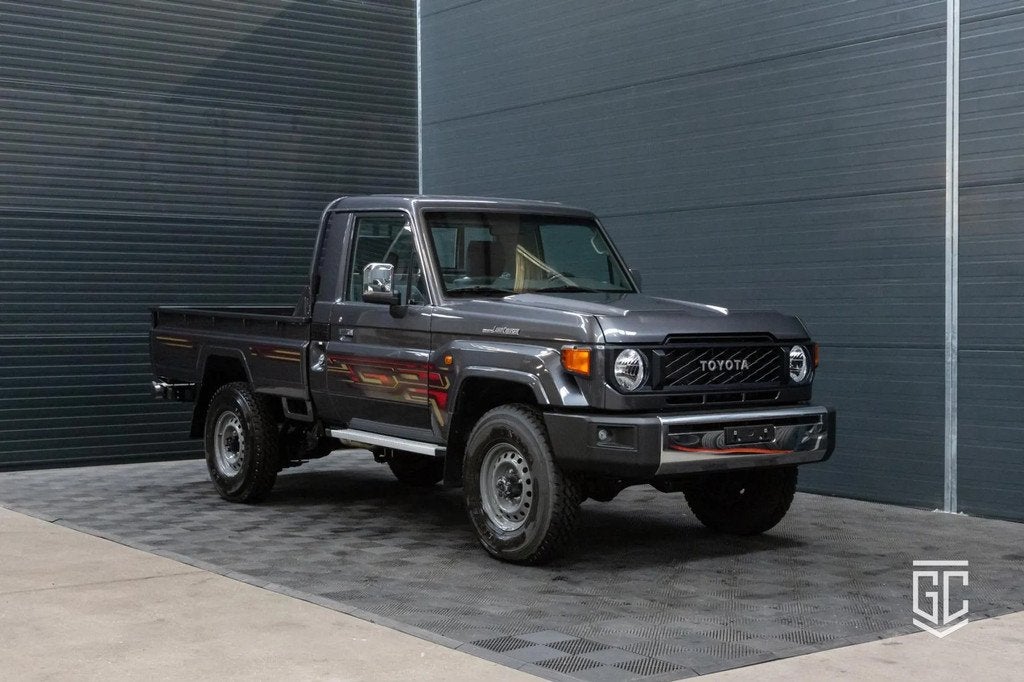 Toyota Land Cruiser GRJ79 Single Cab LX-E A/T, Auto's, Toyota, Automaat, 228 pk, Gebruikt, Zwart