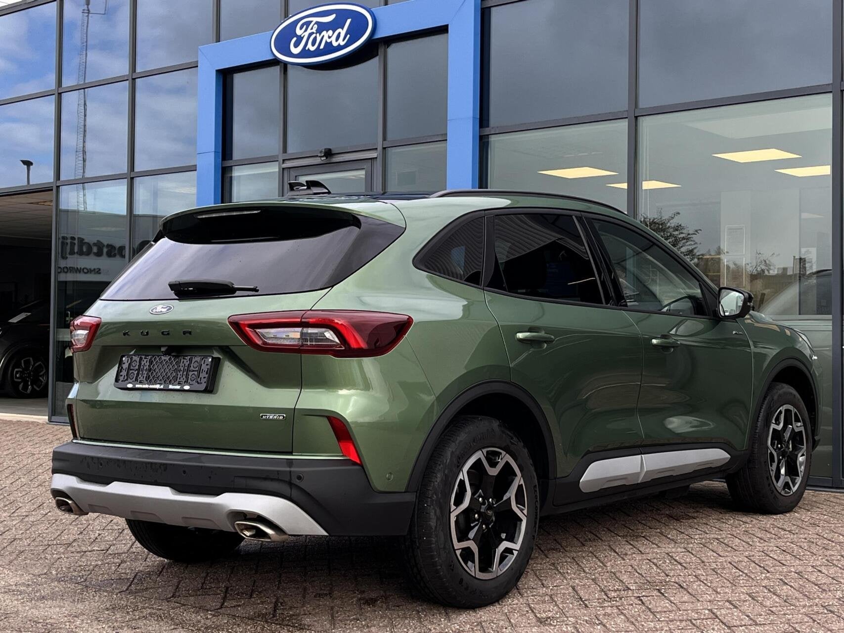 Foto 2 van Ford Kuga 2.5 PHEV Active X 243PK Panodak Winterpack Adaptie
