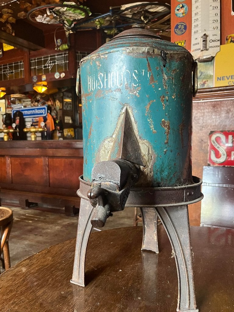 Oude waterketel op poten, decoratie | Café Kremer K072, Ophalen, Gebruikt
