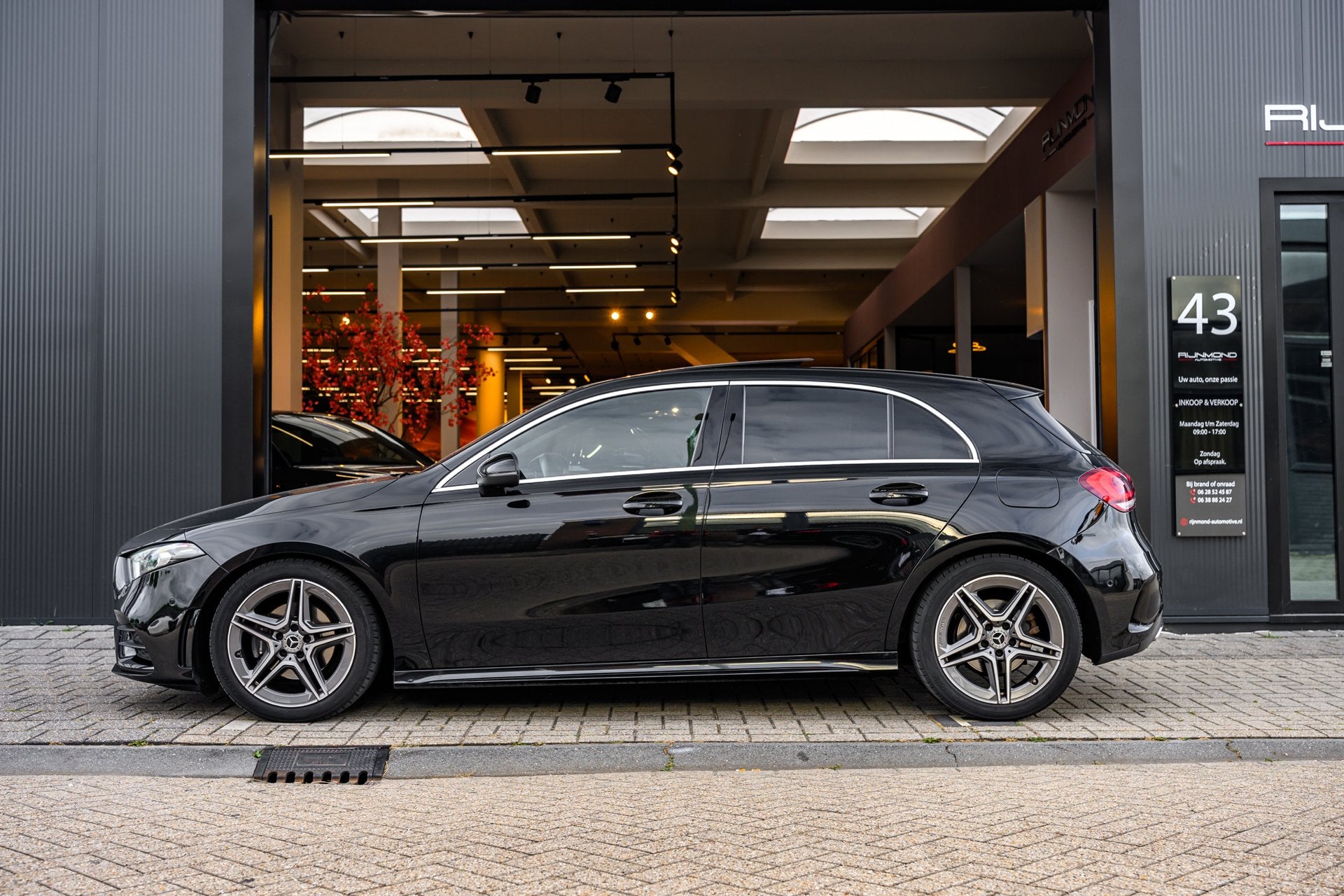 Mercedes-Benz A-klasse 200 Business Solution AMG|Pano|Carpla, Adaptive Cruise Control, Gebruikt, 4 cilinders, Leder en Stof