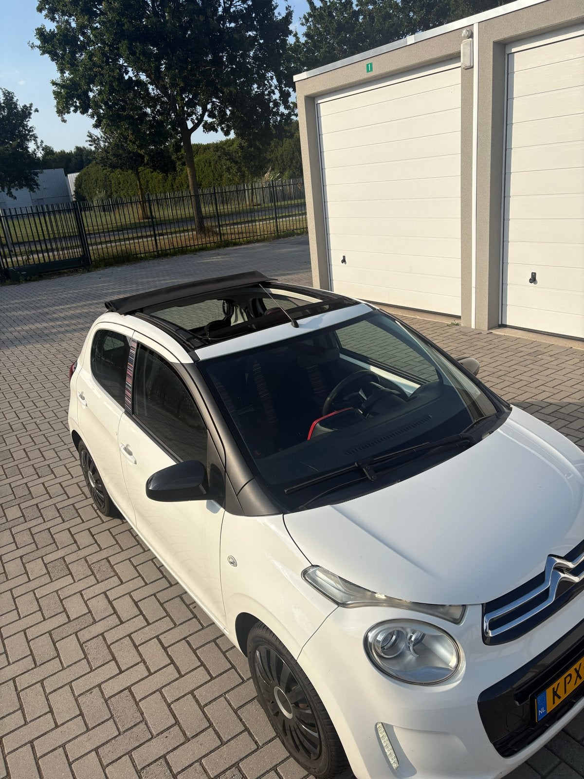 Citroën C1 1.0 E-vti 68 5-DRS 2015 Wit, Auto's, Voorwielaandrijving, 4 stoelen, C1, Wit