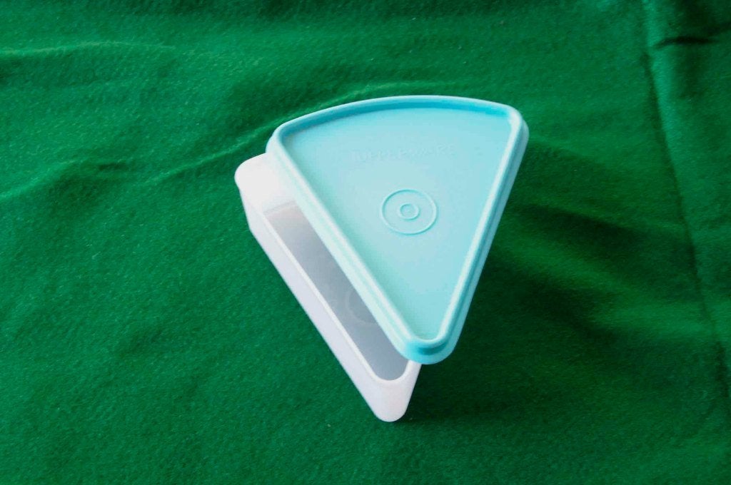 Tupperware driehoek, Huis en Inrichting, Keuken | Tupperware, Gebruikt, Blauw, Overige typen, Ophalen of Verzenden