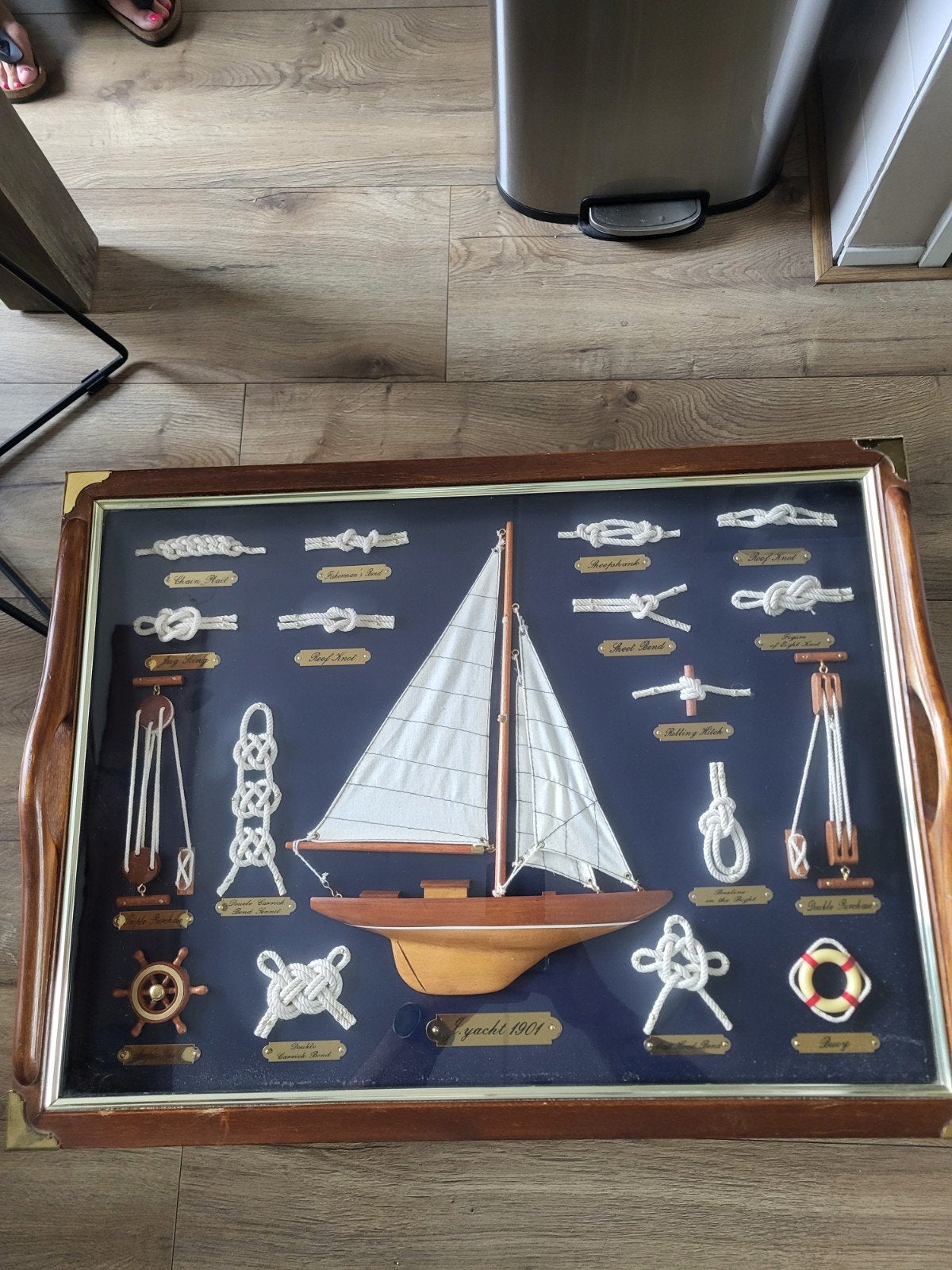 Decoratieve scheepsmodellen en knopenlijsten, Ophalen