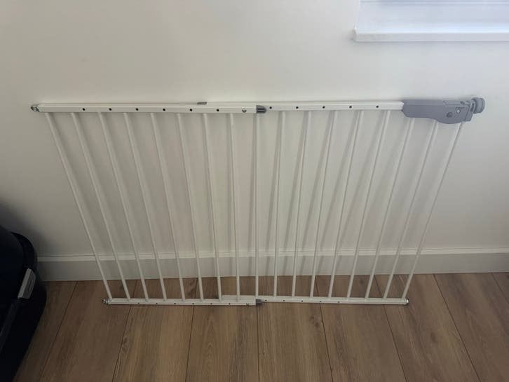 Reer S-gate traphek wit metaal active lock 73-110 cm, Kinderen en Baby's, Gebruikt, 100 tot 115 cm, Ophalen of Verzenden, Klemhekje