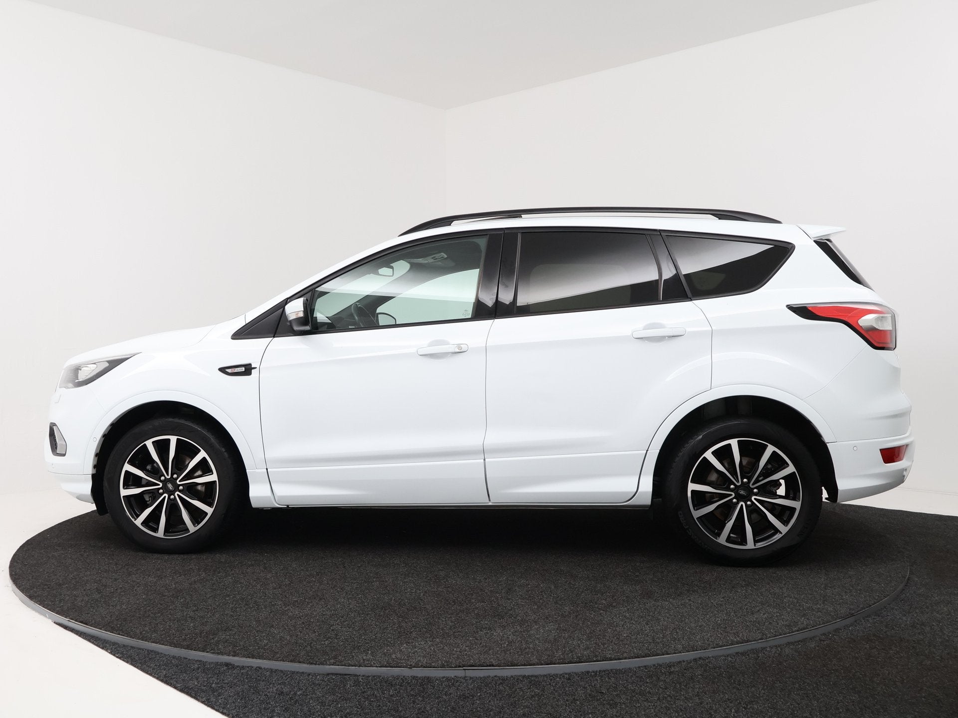 Ford Kuga 1.5 EcoBoost ST Line Trekhaak afneembaar | Panoram, Auto's, Ford, Voorwielaandrijving, 12 maanden, 4 cilinders, Wit