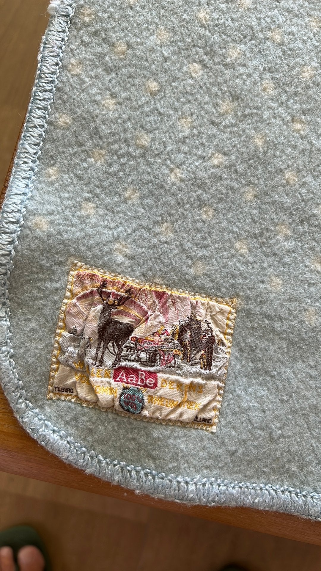 AaBe wollen vintage dekentje, Kinderen en Baby's, Ophalen of Verzenden, Zo goed als nieuw, 100 cm of meer, Deken