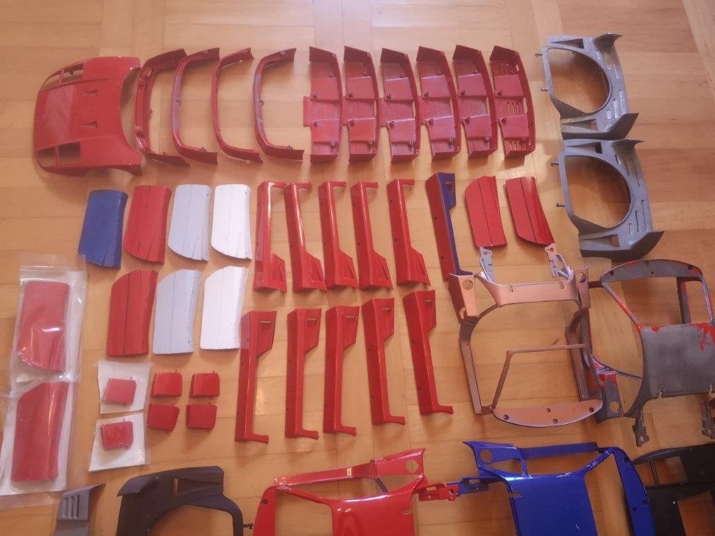 Metalen delen F40 en Testarossa Pocher 1/8 verschillende stu, Ophalen of Verzenden, Zo goed als nieuw, 1:5 t/m 1:8, Auto