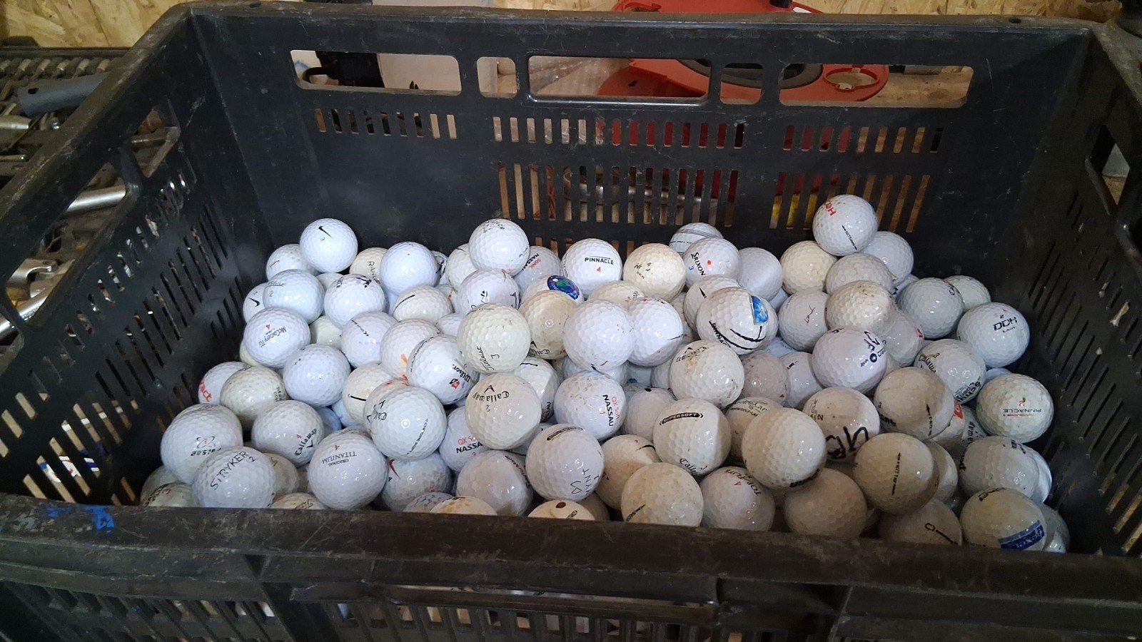 300 Gebruikte Witte Golfballen - Diverse Merken, Sport en Fitness, Ophalen of Verzenden, Gebruikt, Bal(len), Overige merken