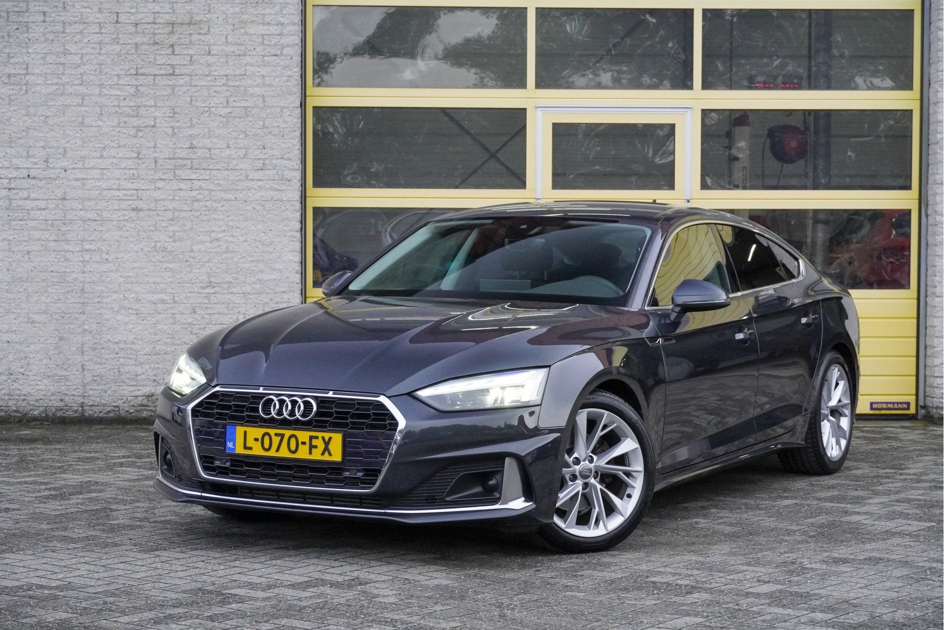 Audi A5 Sportback 35 TFSI 150PK! Automaat 5drs Business Edit, Dealer onderhouden, Stof, Gebruikt, 4 cilinders
