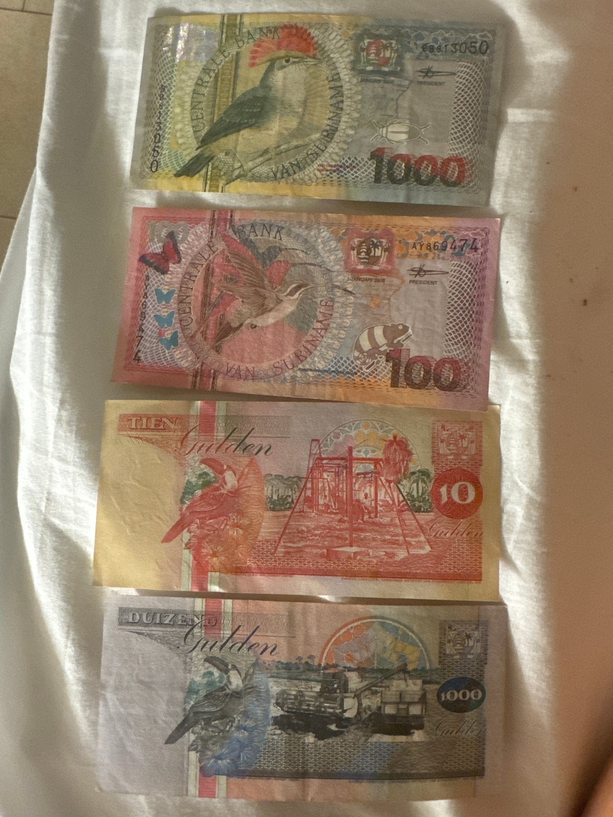 Surinaamse bankbiljetten - 4 verschillende biljetten, Ophalen of Verzenden, Zuid-Amerika, Setje