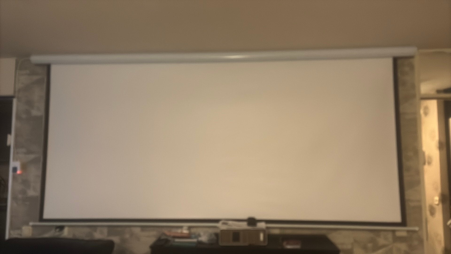 Projectiescherm -  elektrisch oprolbaar, Audio, Tv en Foto, Ophalen, Elektrisch, Zo goed als nieuw