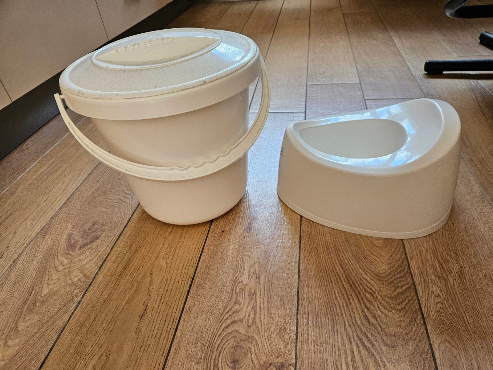 Luieremmer wit met deksel wit potje, Ophalen, Zo goed als nieuw, Luieremmer