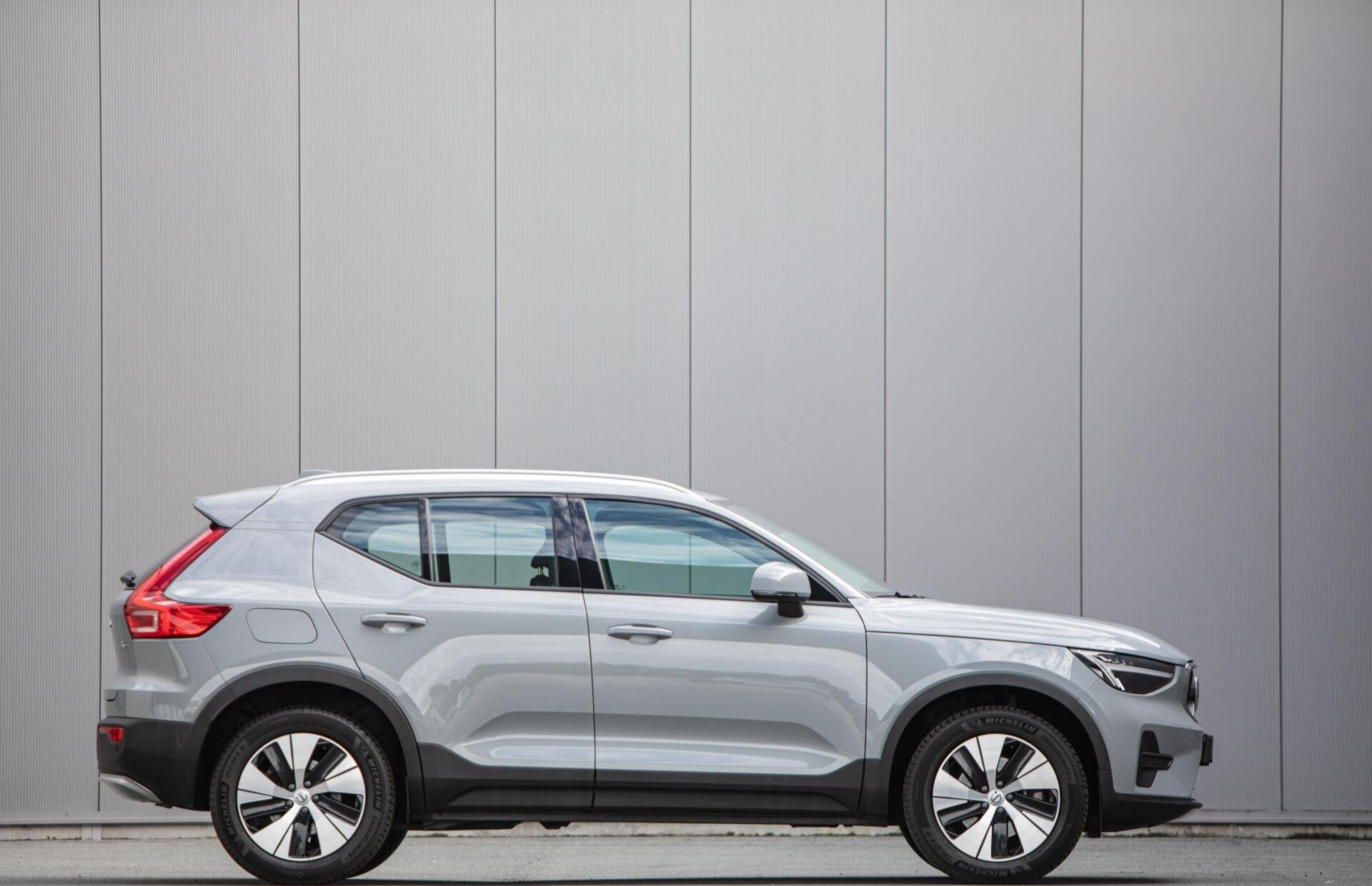 Volvo XC40 2.0 B3 Core MY2026|Leder|Keyless|PDC|Camera|Carpl, Auto's, Dealer onderhouden, Gebruikt, Zwart, 4 cilinders