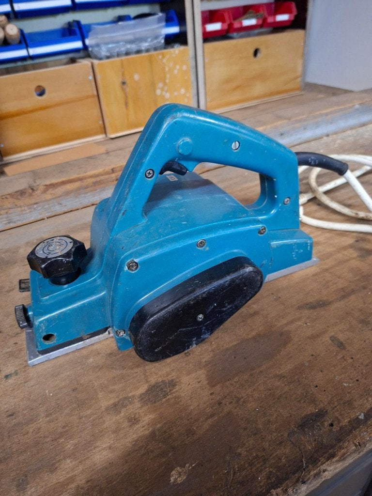 Makita Schaafmachine 850 W, 82 mm., Doe-het-zelf en Verbouw, Schaafmachines, Ophalen, Gebruikt, Elektrisch
