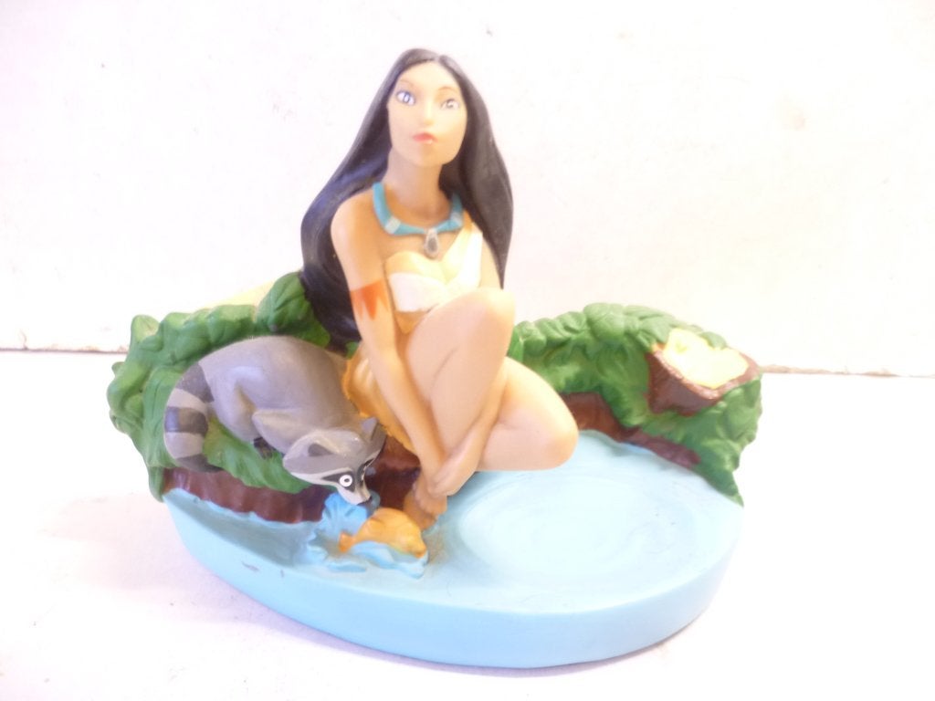 Disney Pocahontas zeepbakje Grosnevor 1996 18cm breed, Verzamelen, Ophalen of Verzenden, Pocahontas of Kl. Zeemeermin, Nieuw, Beeldje of Figuurtje