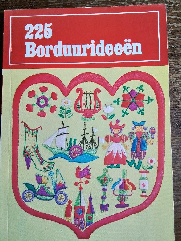 225 borduur ideeën, Hobby en Vrije tijd, Borduren en Borduurmachines, Ophalen of Verzenden, Zo goed als nieuw, Handborduren, Patroon