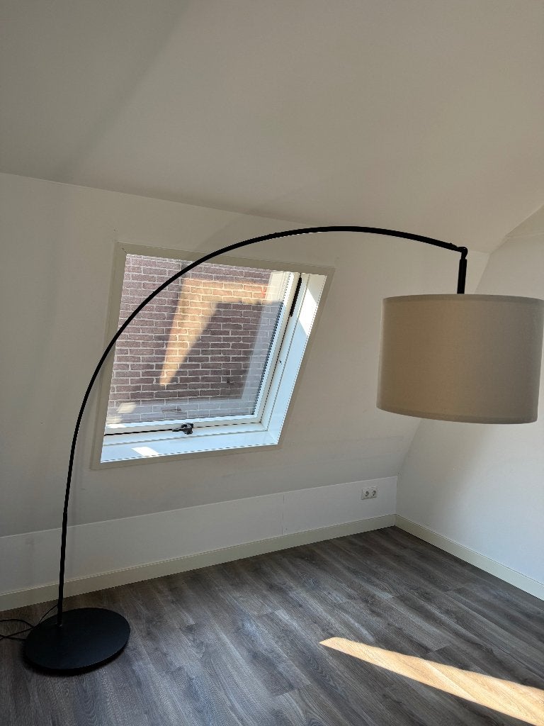 Booglamp met beige kap - Lichte krassen op voet, Ophalen, Gebruikt, E27 (groot), Textiel