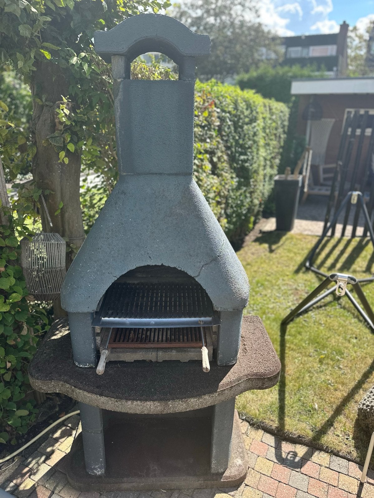 GRATIS Betonnen buitenhaard / barbecue, Ophalen, Gebruikt
