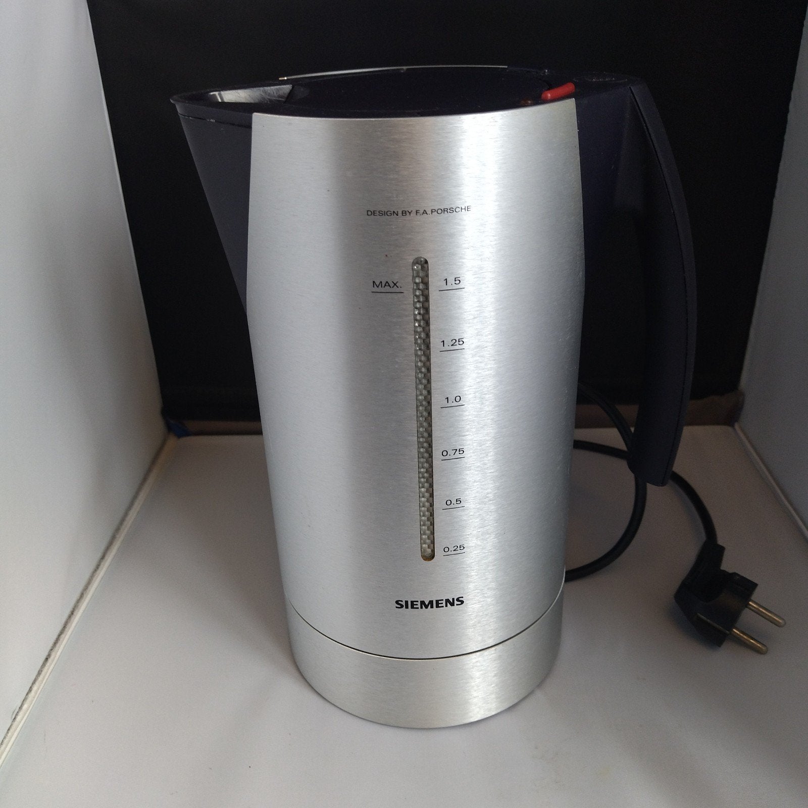 Siemens waterkoker - design by F.A. Porsche, 1 tot 2 liter, Ophalen, Zo goed als nieuw