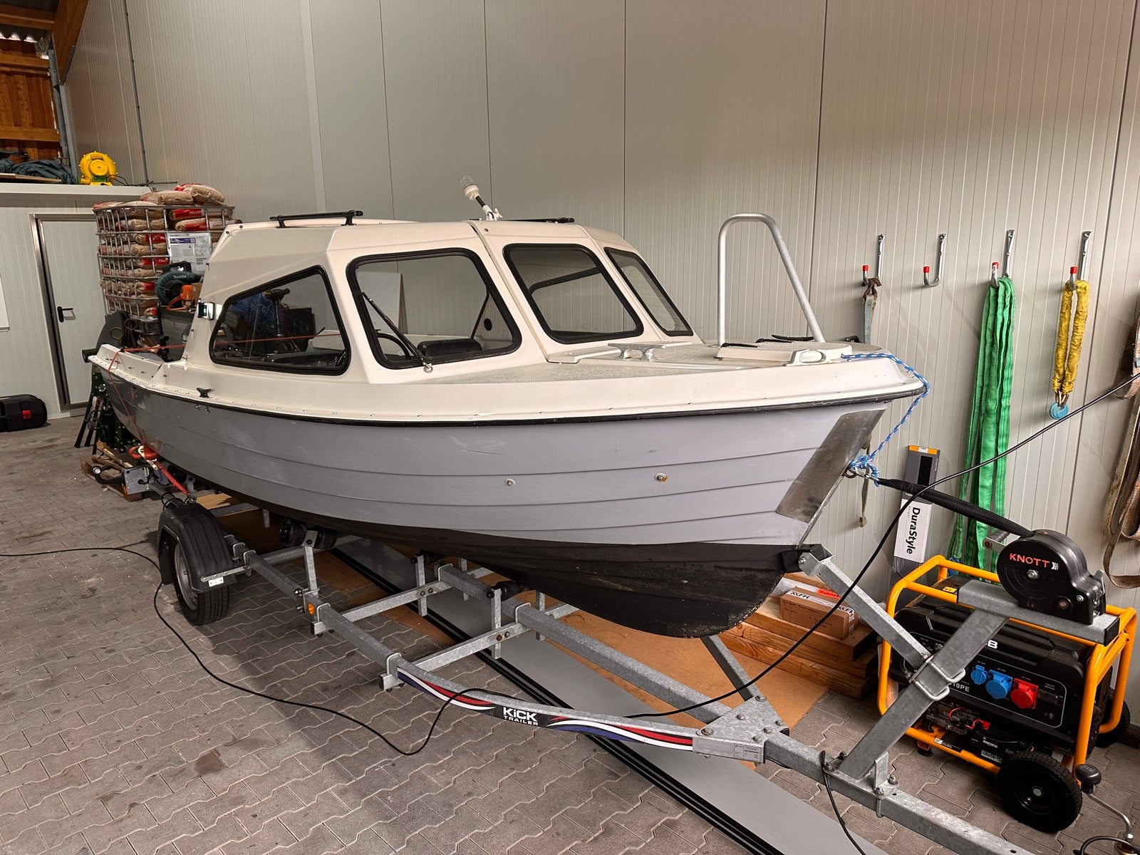 Leuke pleziervaart bootje met Yamaha 9.9 en trailer, Watersport en Boten, Gebruikt, Kajuitboot, Buitenboordmotor, Trailer