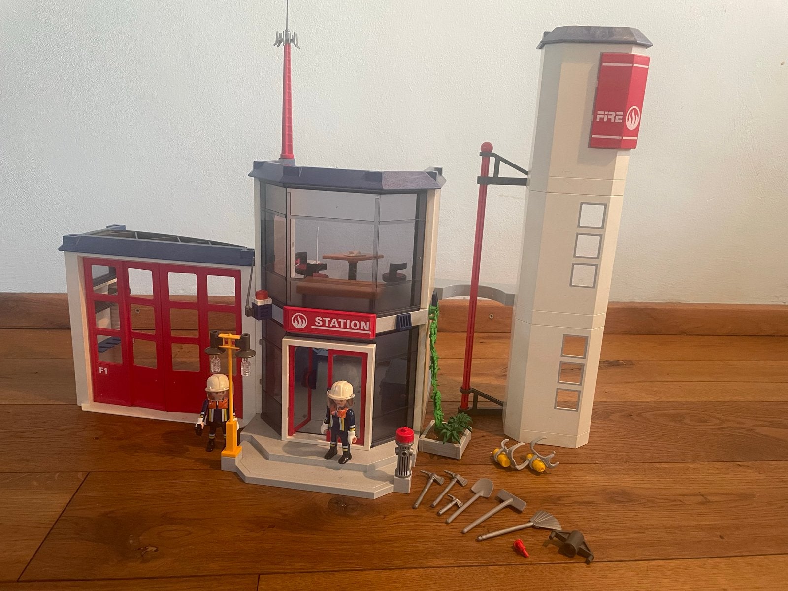 Playmobil Brandweerkazerne 4819 met figuren en accessoires, Kinderen en Baby's, Gebruikt, Gebouw, Complete set, Ophalen of Verzenden