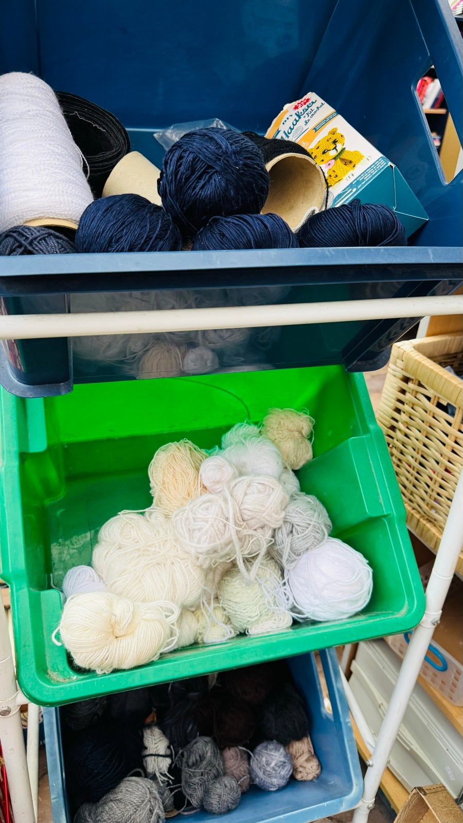 Diverse bollen wol en garen voor handwerk, Ophalen of Verzenden, Gebruikt, Breien of Haken, Wol of Garen