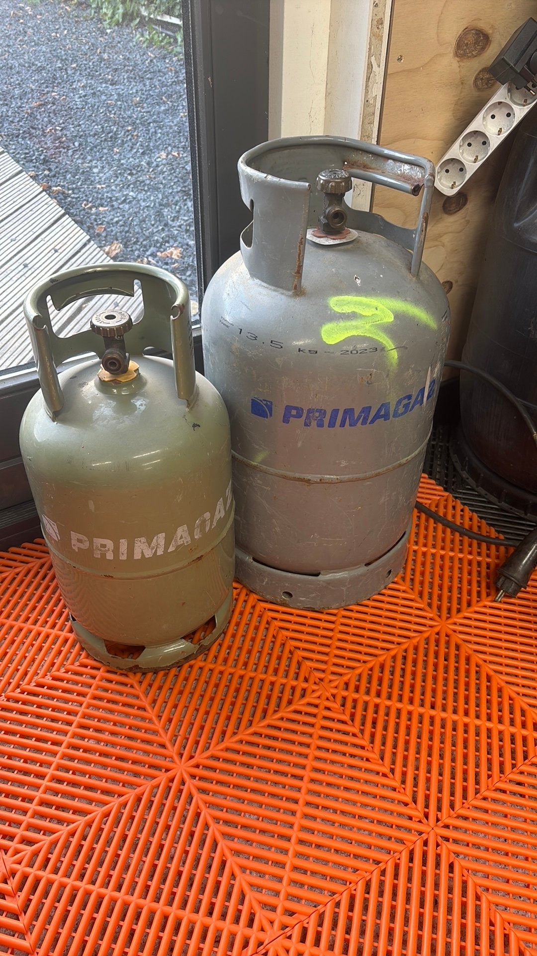 2x lege gasfles tht verstreken maar prima om lpg zelf vullen, Caravans en Kamperen, Ophalen, Zo goed als nieuw