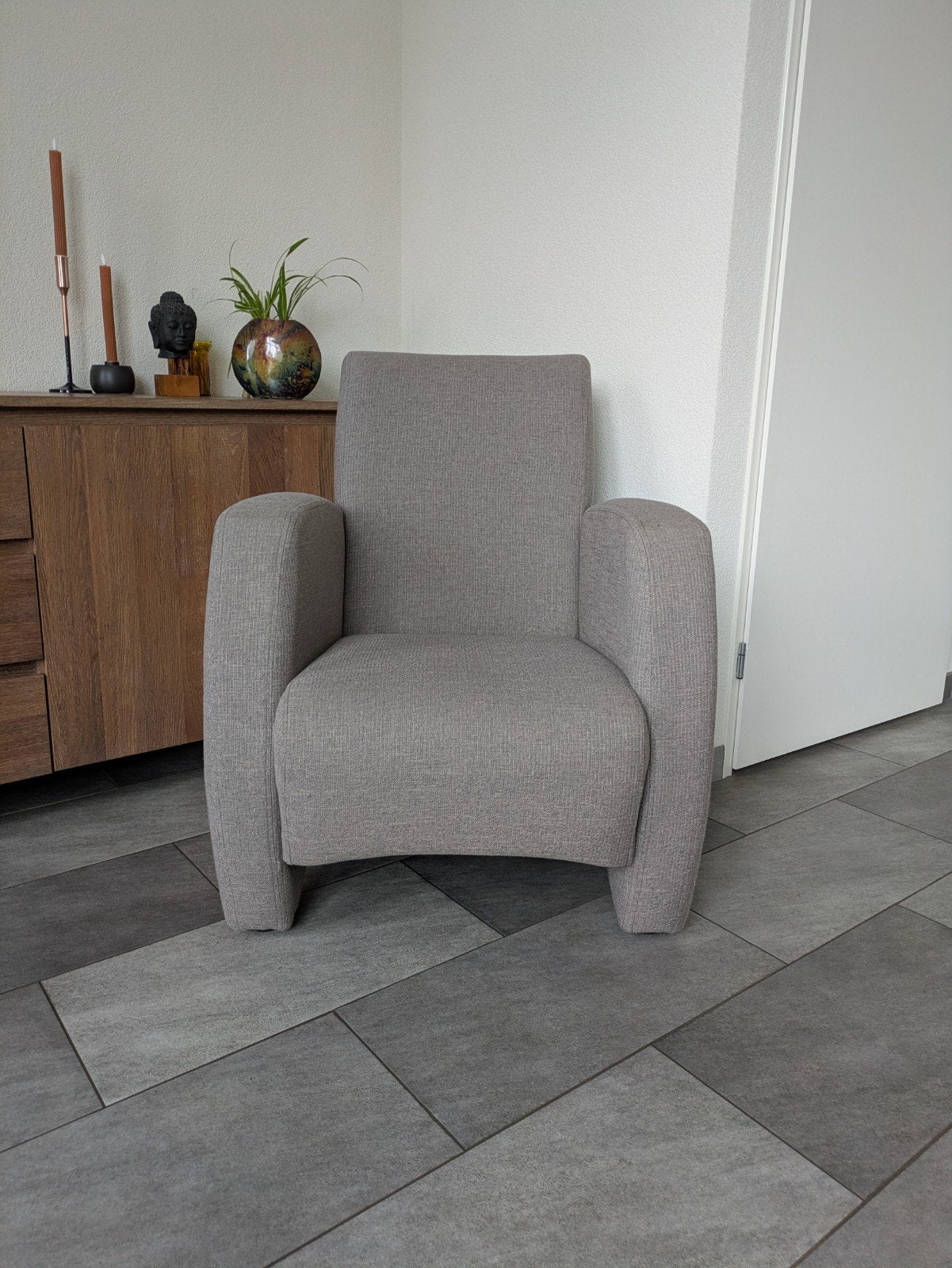 Comfortabele grijze fauteuil - Zo goed als nieuw, Huis en Inrichting, Ophalen, Modern, Comfortabel, Zo goed als nieuw, Eén