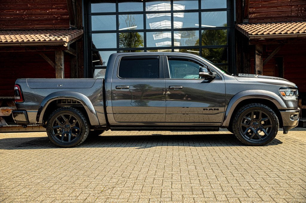 Dodge Ram 1500 5.7 V8 4x4 Crew Cab Laramie (bj 2022), Auto's, Dodge, Automaat, Lichtsensor, Gebruikt, 5654 cc