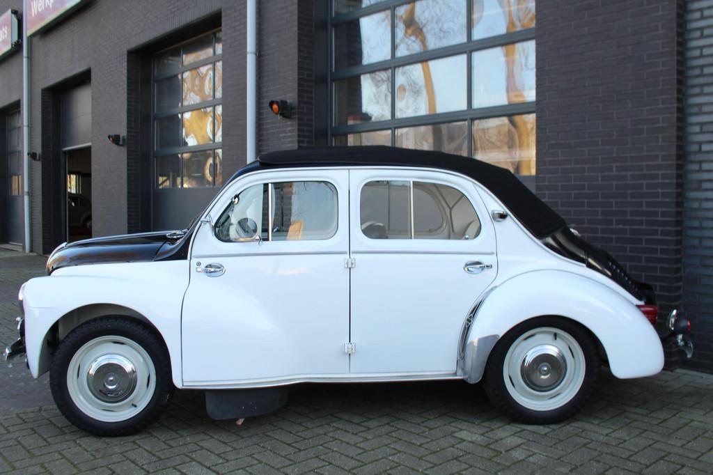 Renault 4 4CV Cabriolet GERESTAUREERD! UNIEKE AUTO!, Auto's, Oldtimers, 700 cc, Stof, Zwart, Overige carrosserieën