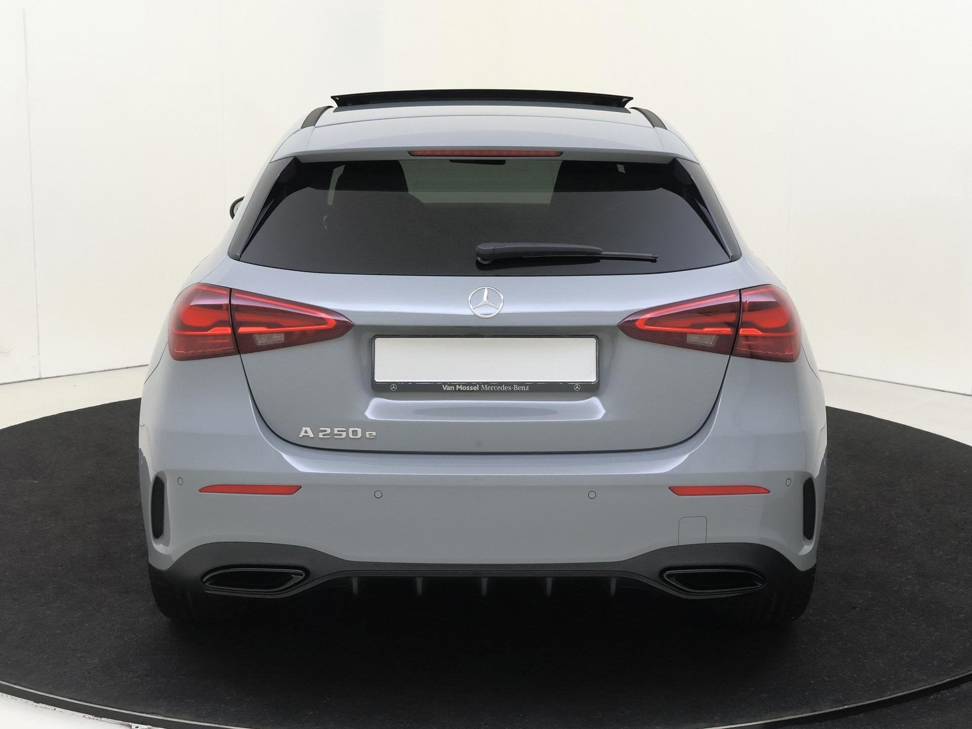 Mercedes-Benz A-Klasse 250 e 140 Year Edition / Panoramadak, Auto's, Mercedes-Benz, Euro 6, 4 cilinders, 16 kWh, Bedrijf