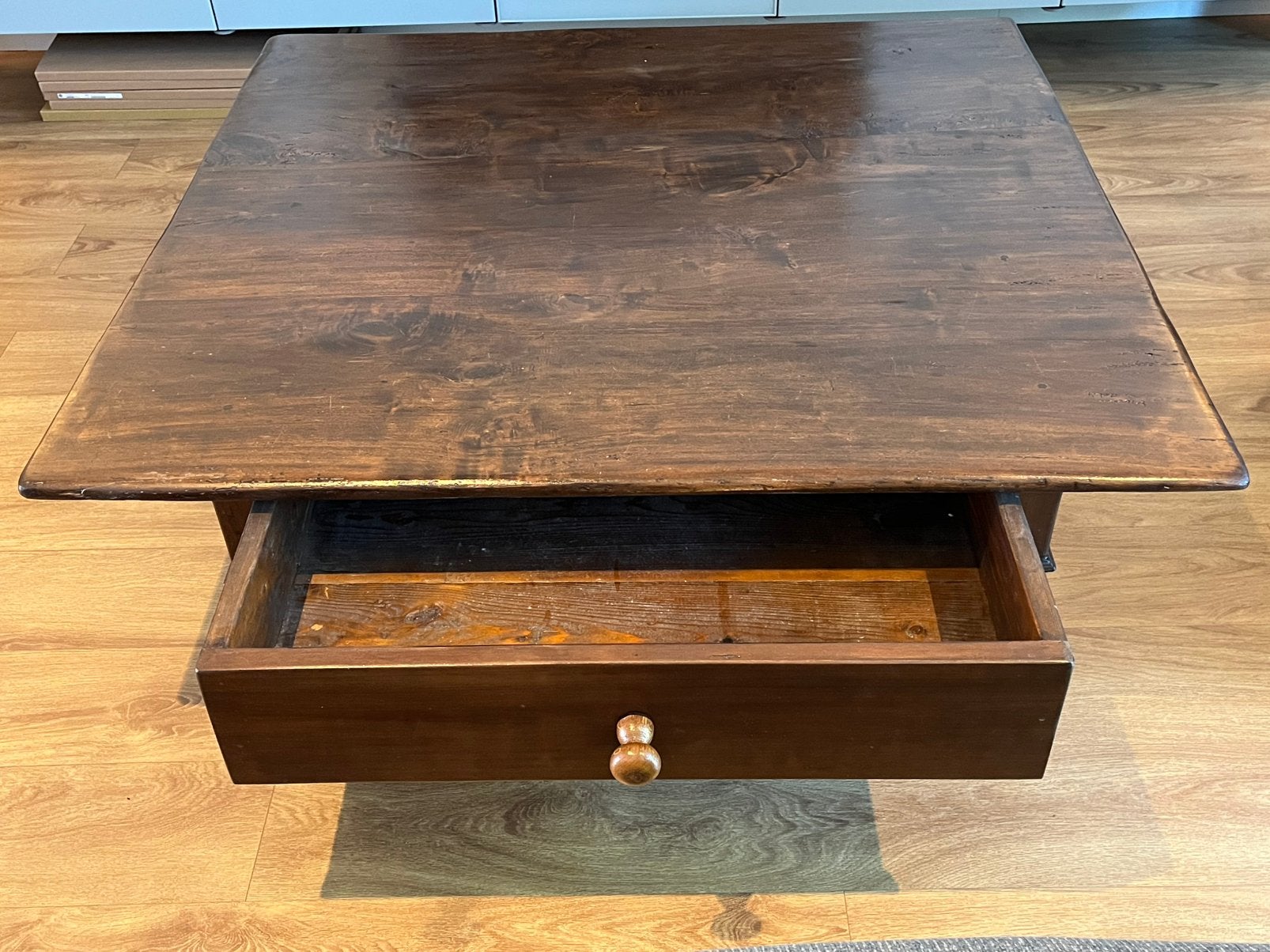 Stoere salontafel notenhout, Ophalen, Gebruikt, Vierkant, 5 – 50